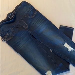 EUC Rock & Republic Fever Pull-on Jeans